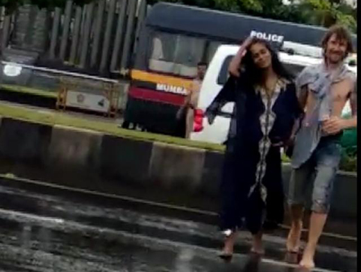 Video Of Couple Having Sex On Mumbai Road Goes Viral 